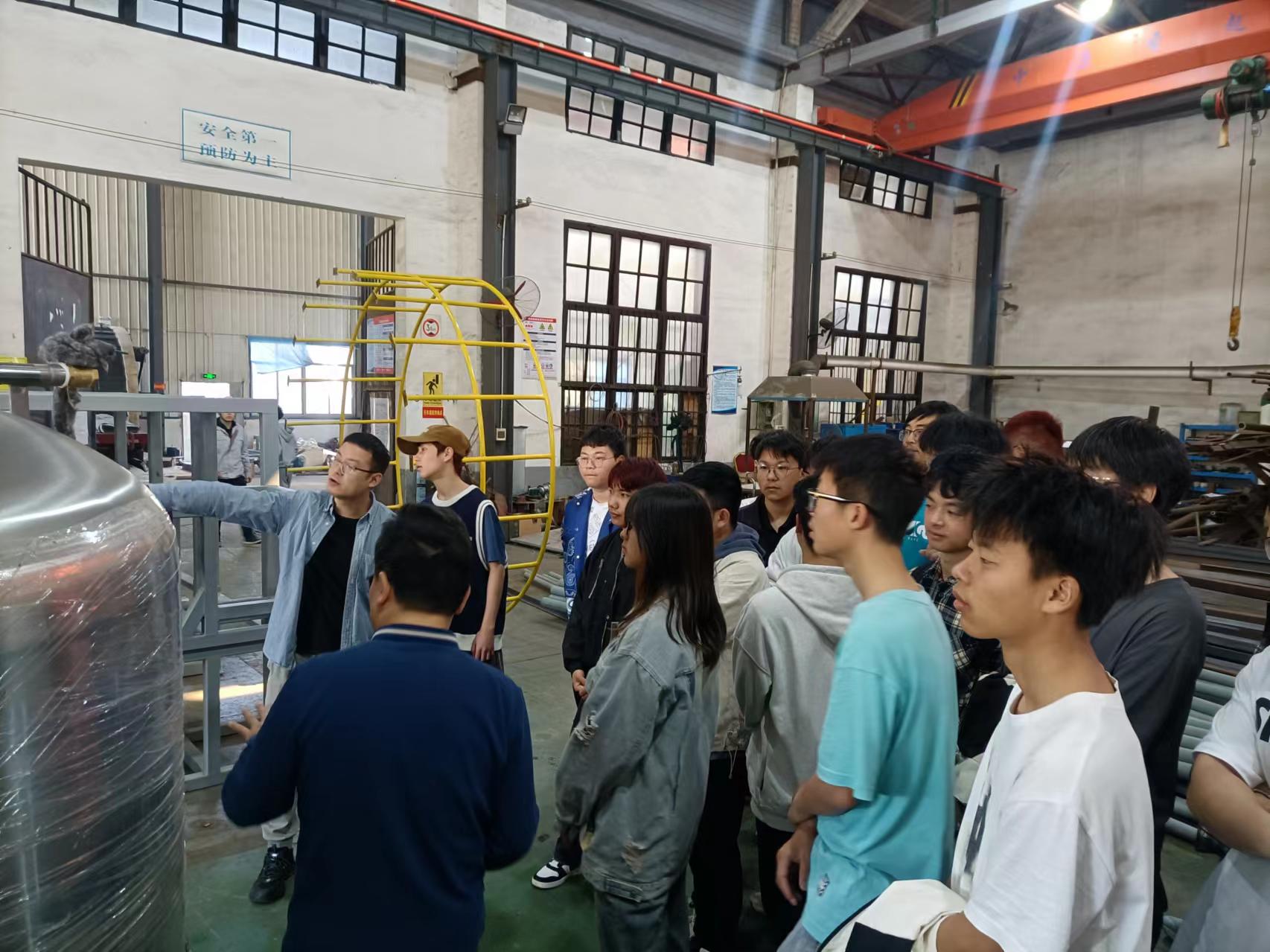 湖南工程学院近200名学生来星空体育入口_星空(中国)体育网
认知实习